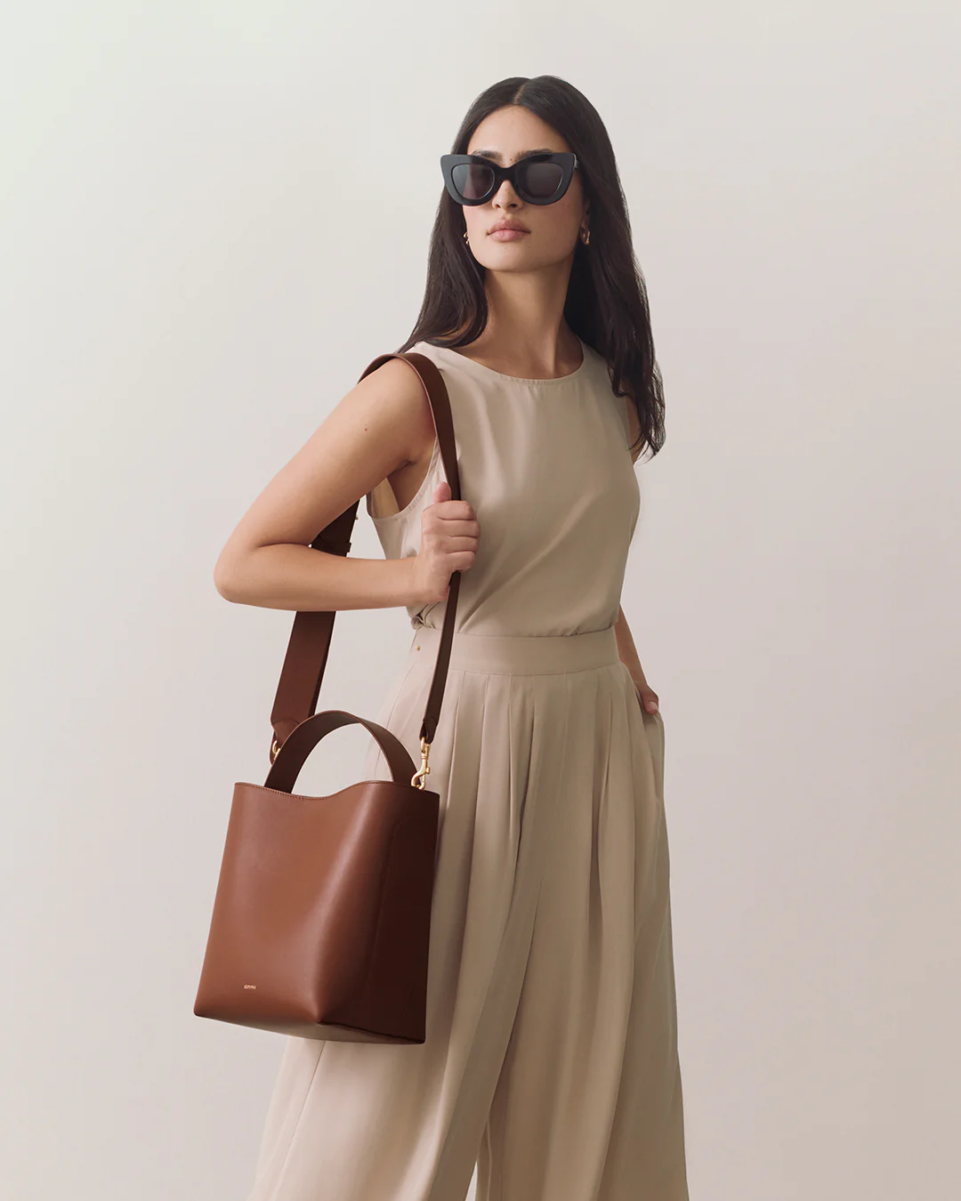 Linea Bucket Bag - Image 16