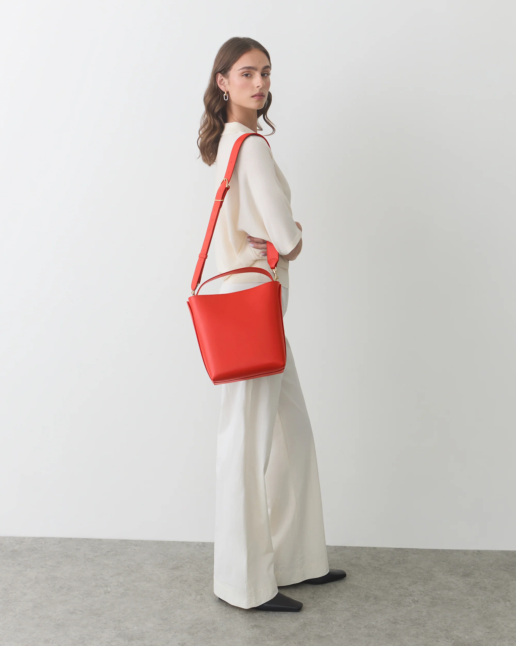 Linea Bucket Bag - Image 33