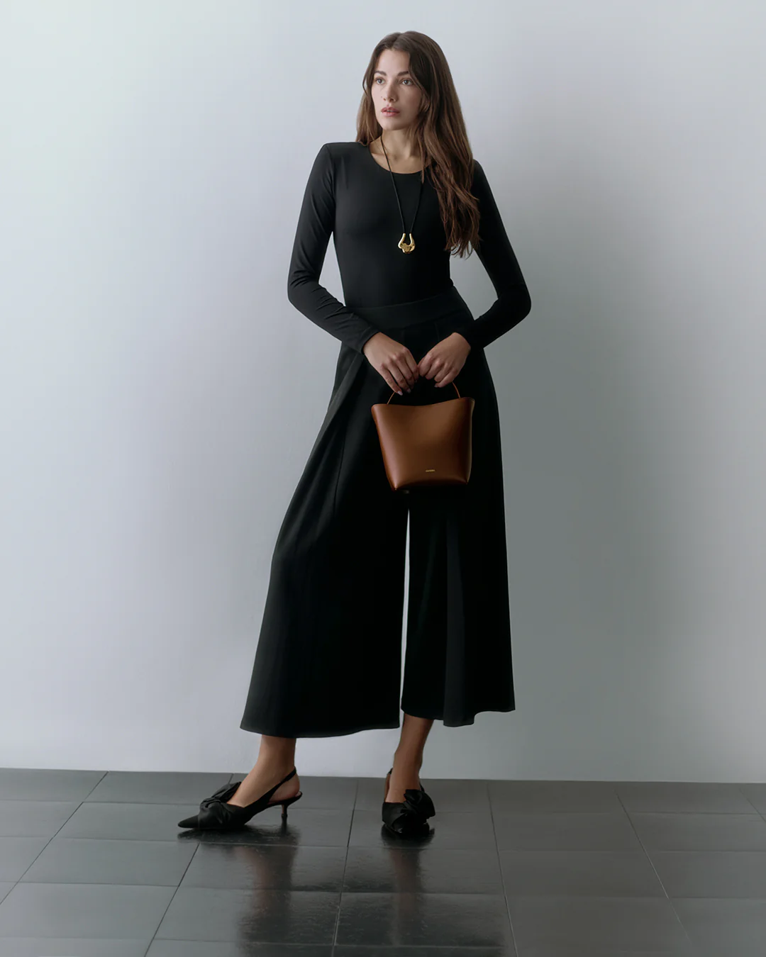 Mini Linea Bucket Bag - Image 13
