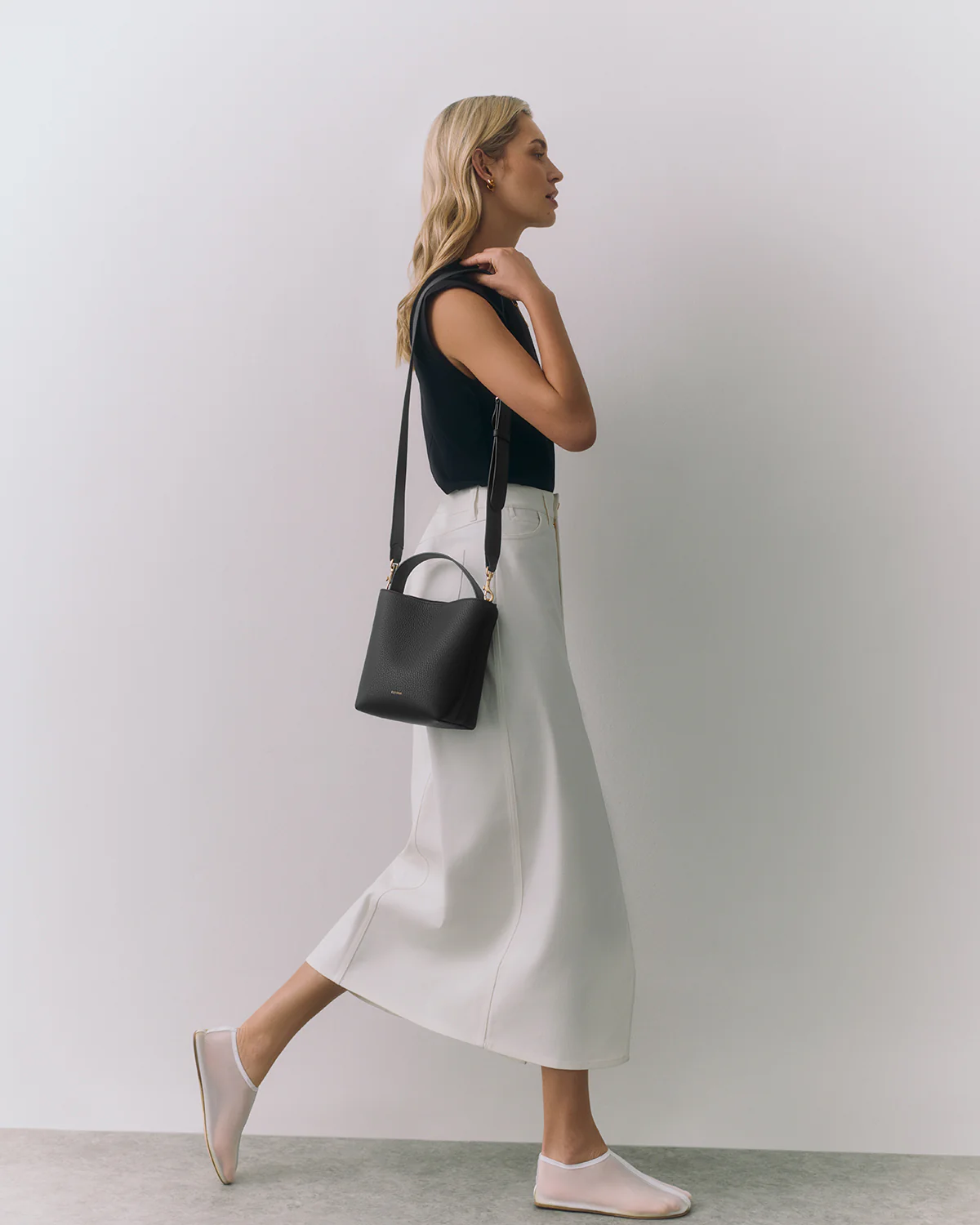 Mini Linea Bucket Bag - Image 69