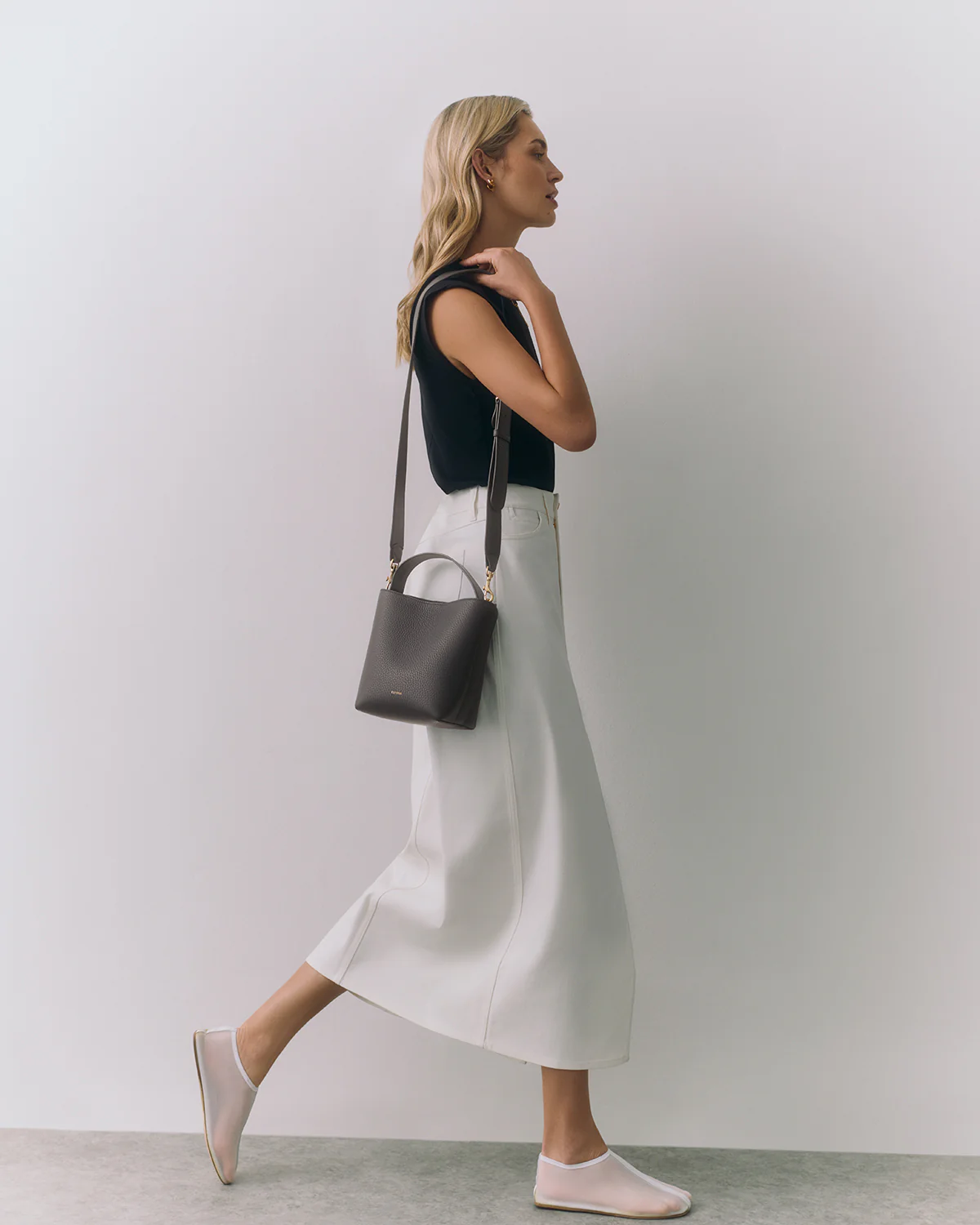 Mini Linea Bucket Bag - Image 70