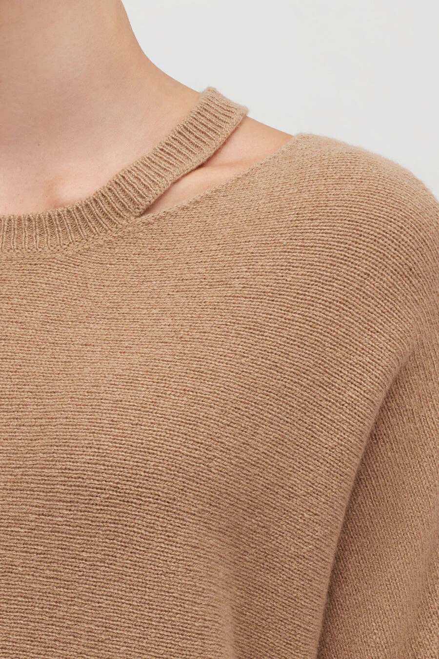 Recycled Cashmere Split-Neck Sweater - Image 10