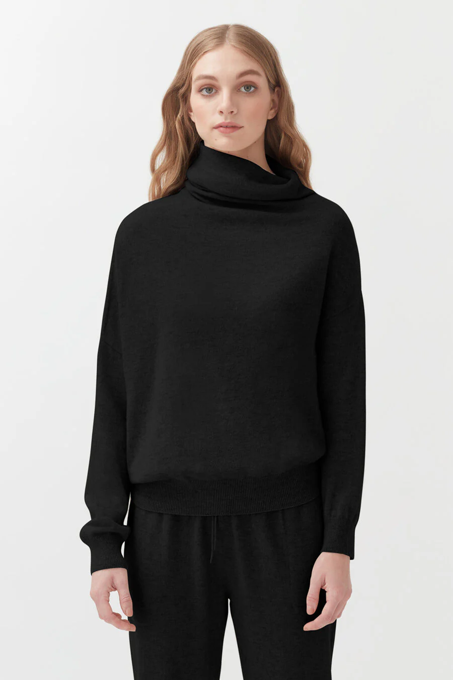 Single-Origin Cashmere Turtleneck Sweater - Image 4