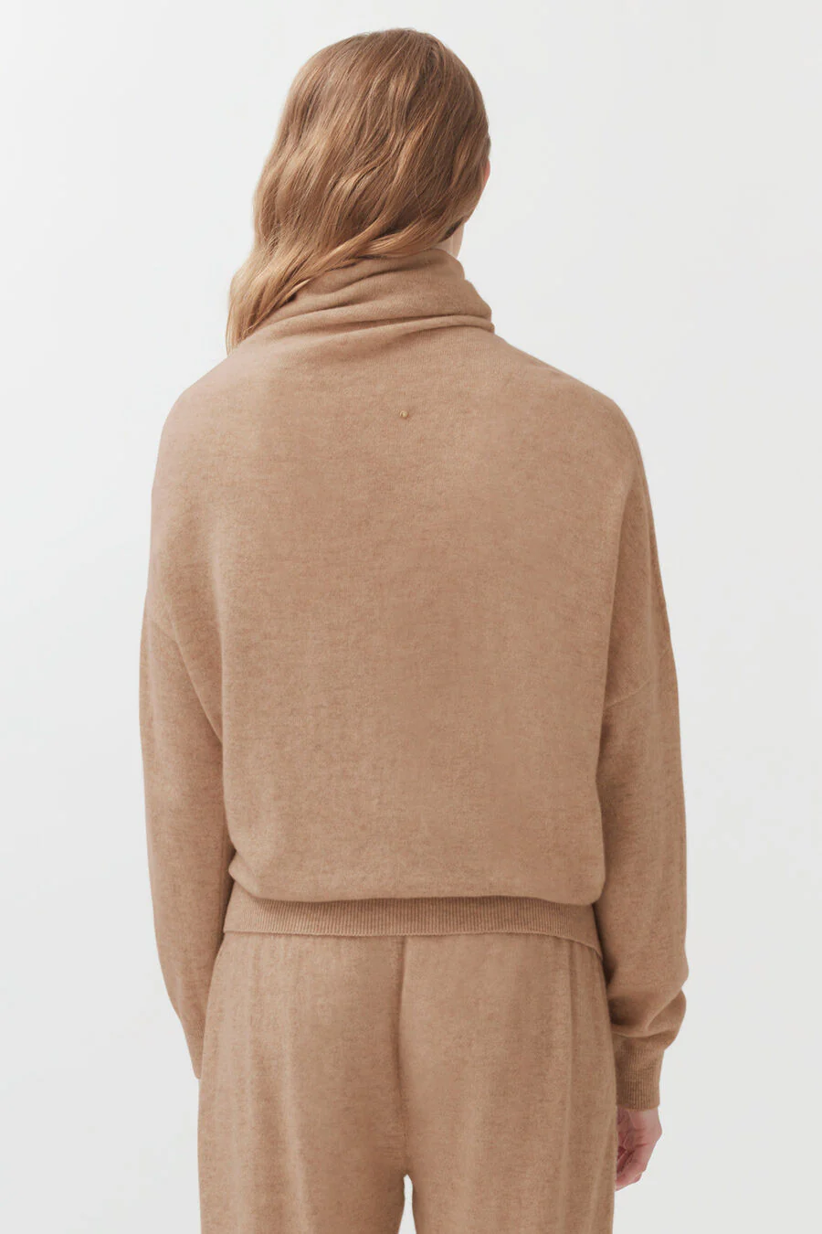 Single-Origin Cashmere Turtleneck Sweater - Image 5